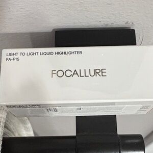 Focallure Liquid Highlighter - White and Gold Box